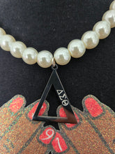 Load image into Gallery viewer, Pearl Necklace