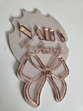 Load image into Gallery viewer, Nailfie prop (bow)