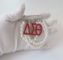 Load image into Gallery viewer, Pearl DST Brooch